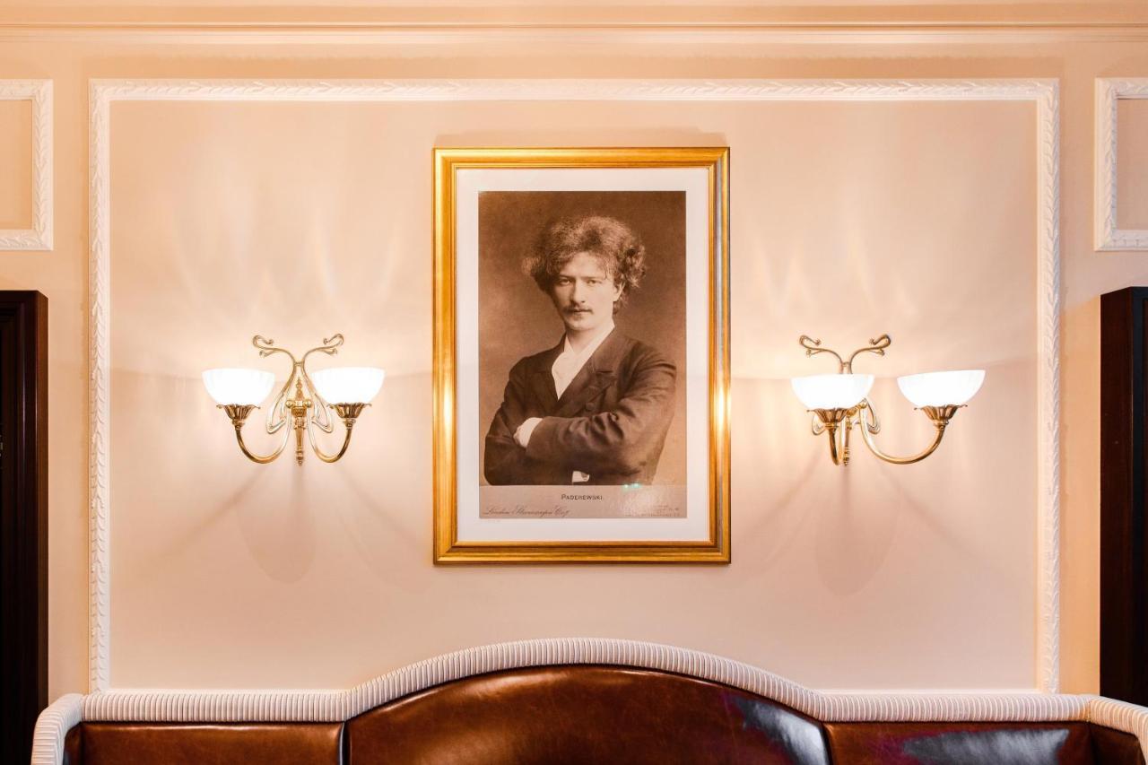 Hotel Bristol, A Luxury Collection Hotel, Warsaw Ngoại thất bức ảnh The portrait of the composer in the lobby of the Vienna International Centre