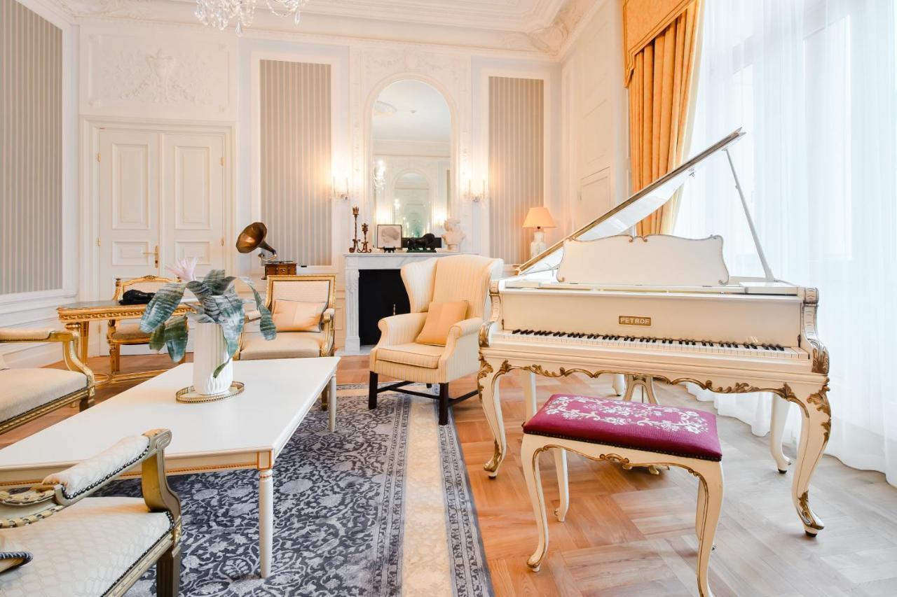Hotel Bristol, A Luxury Collection Hotel, Warsaw Ngoại thất bức ảnh The piano in the living room of the suite