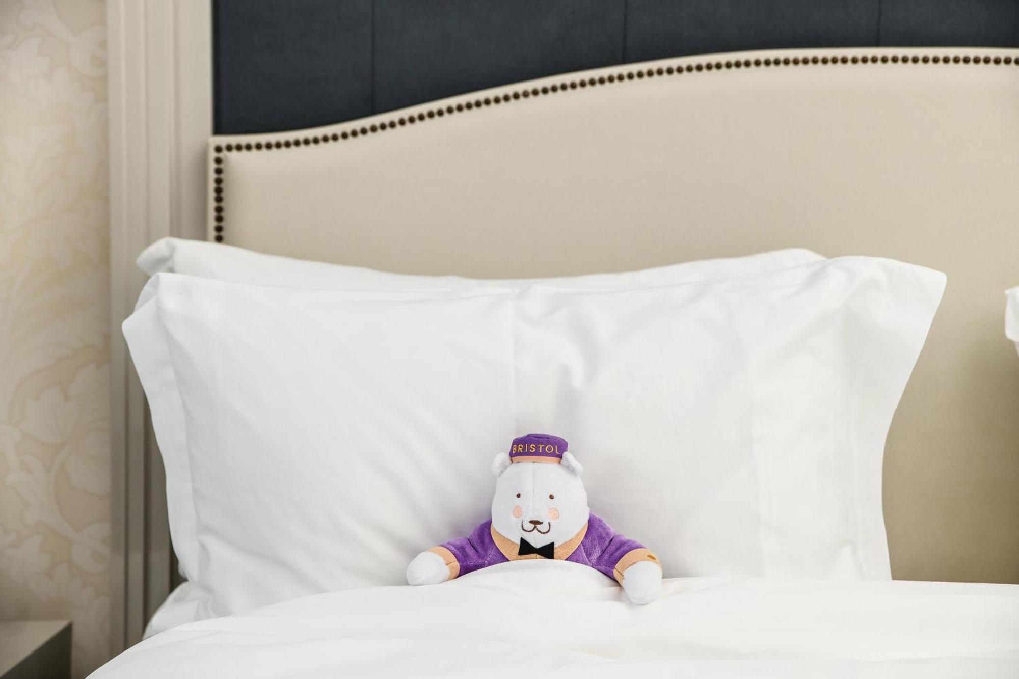Hotel Bristol, A Luxury Collection Hotel, Warsaw Ngoại thất bức ảnh The hotel's mascot, the "Purple Bear"