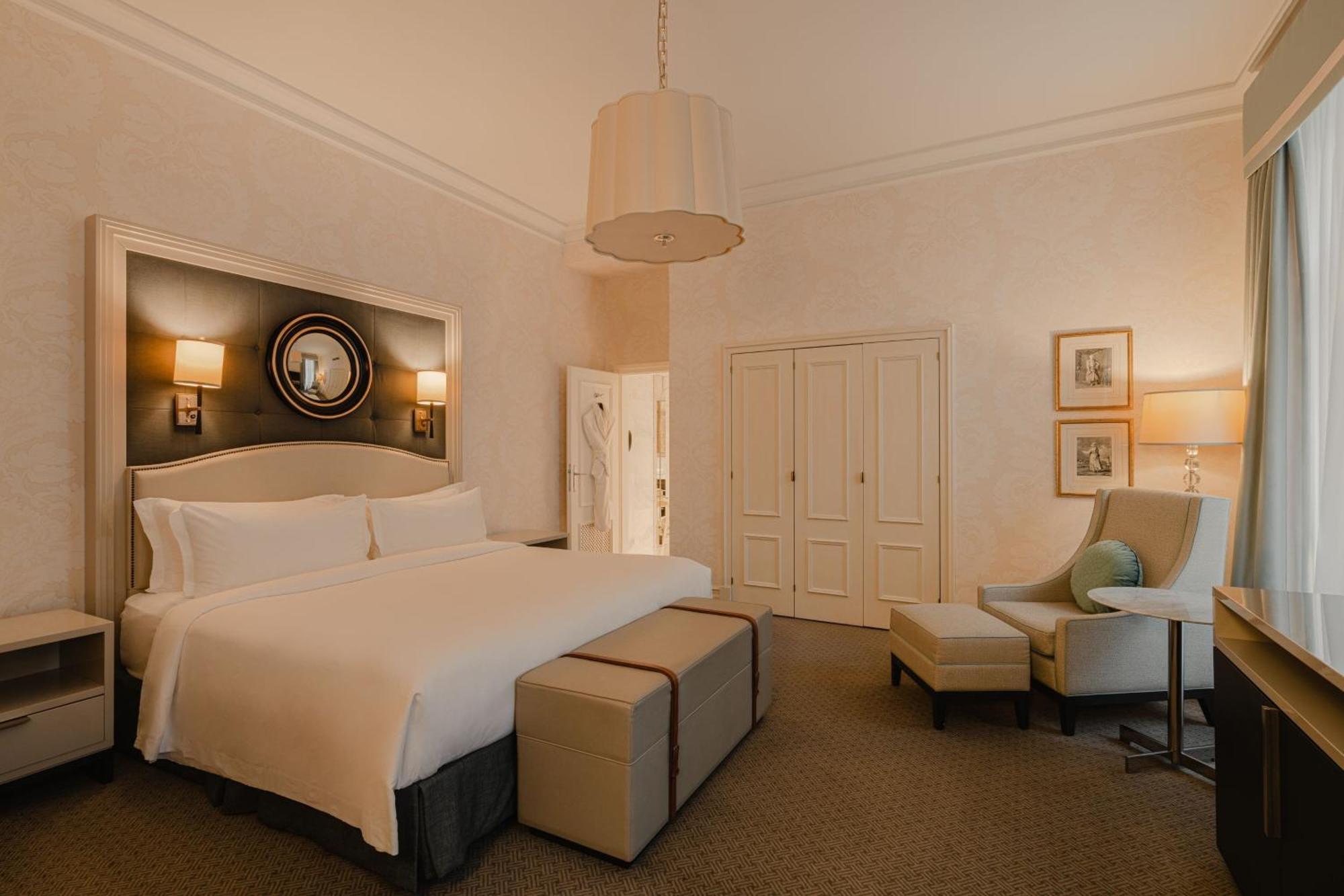 Hotel Bristol, A Luxury Collection Hotel, Warsaw Ngoại thất bức ảnh A bedroom at the Cape Grace