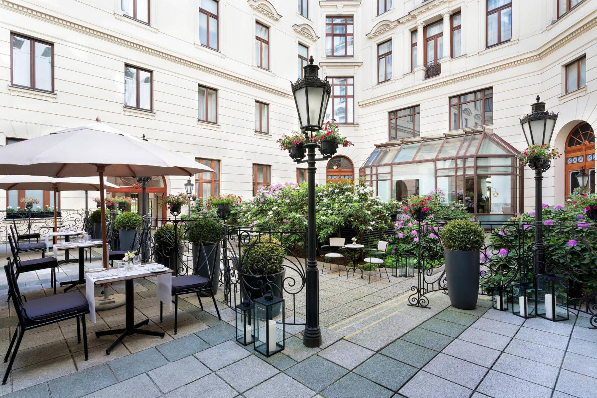 Hotel Bristol, A Luxury Collection Hotel, Warsaw Ngoại thất bức ảnh The courtyard of the hotel