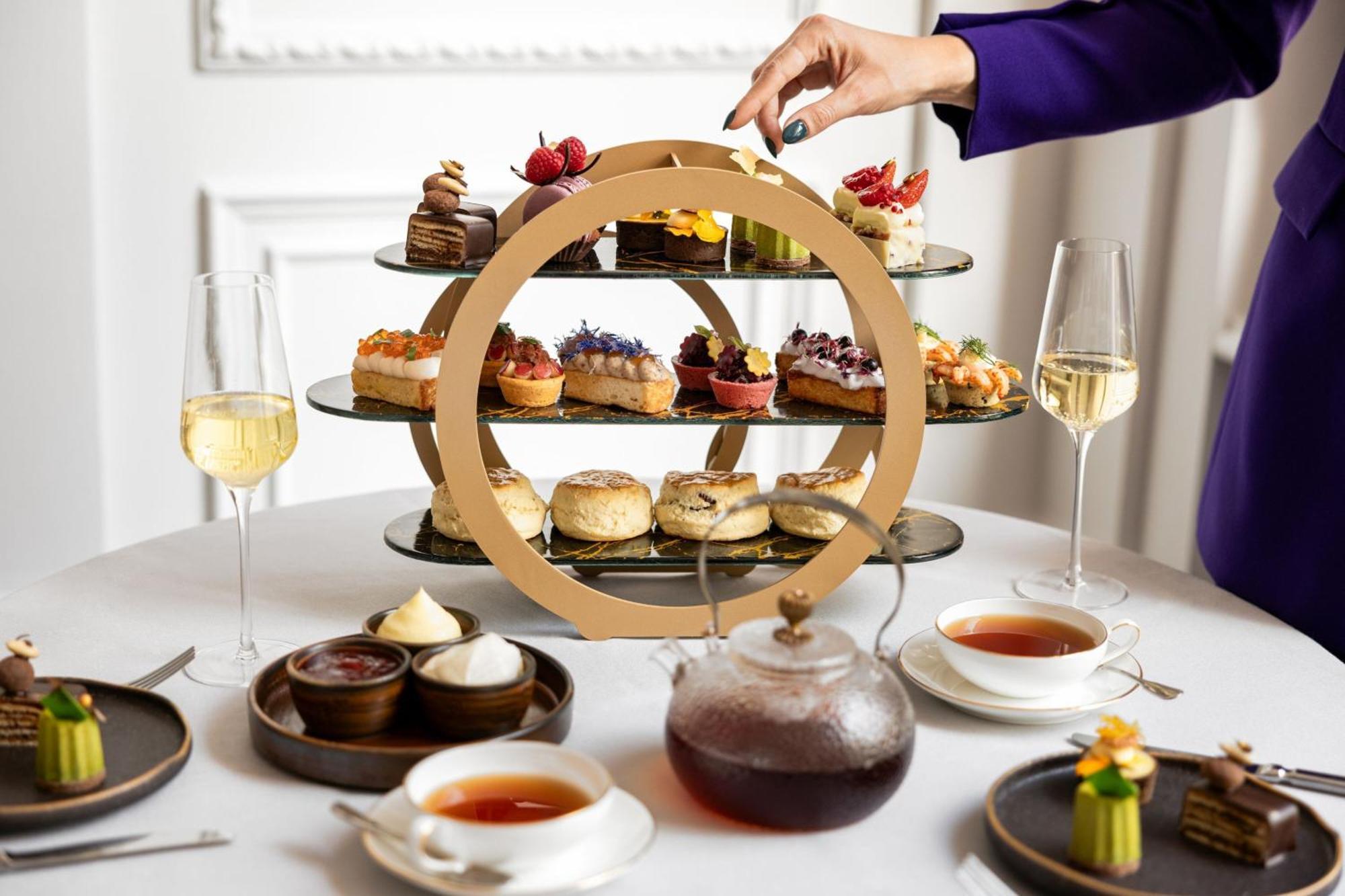 Hotel Bristol, A Luxury Collection Hotel, Warsaw Ngoại thất bức ảnh Afternoon tea at the Emirates Lounge in Dubai International Airport