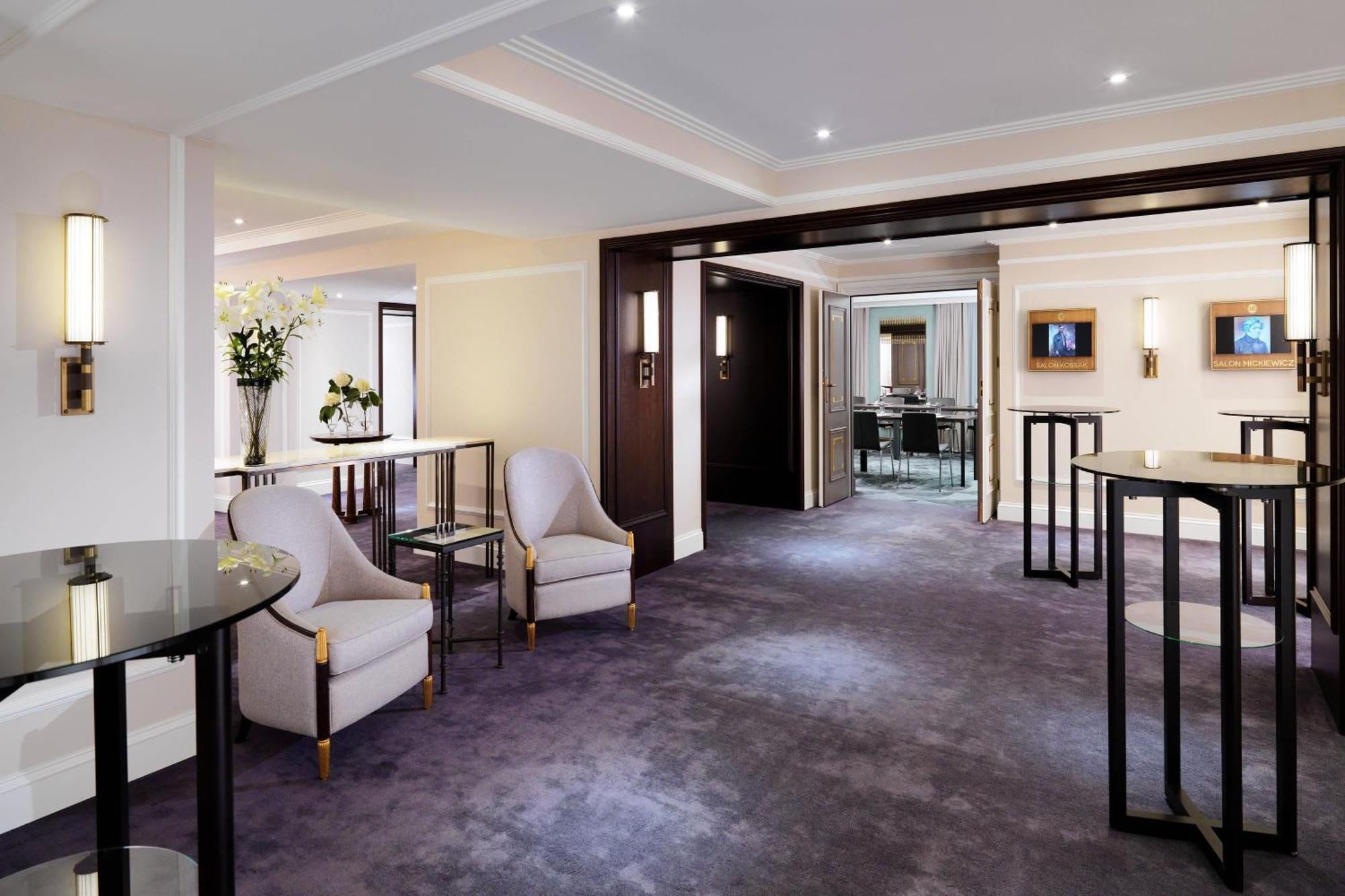 Hotel Bristol, A Luxury Collection Hotel, Warsaw Ngoại thất bức ảnh The Club at London Heathrow Airport